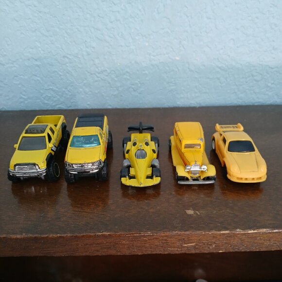 Hot Wheels Mattel Lot 36 Cars w/ Carrying Case Holds 100 Cars - Picture 5 of 16